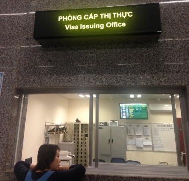峴港國際機場（峴港市），你會看到“簽證辦事處﹙Visa Issuing Office﹚”