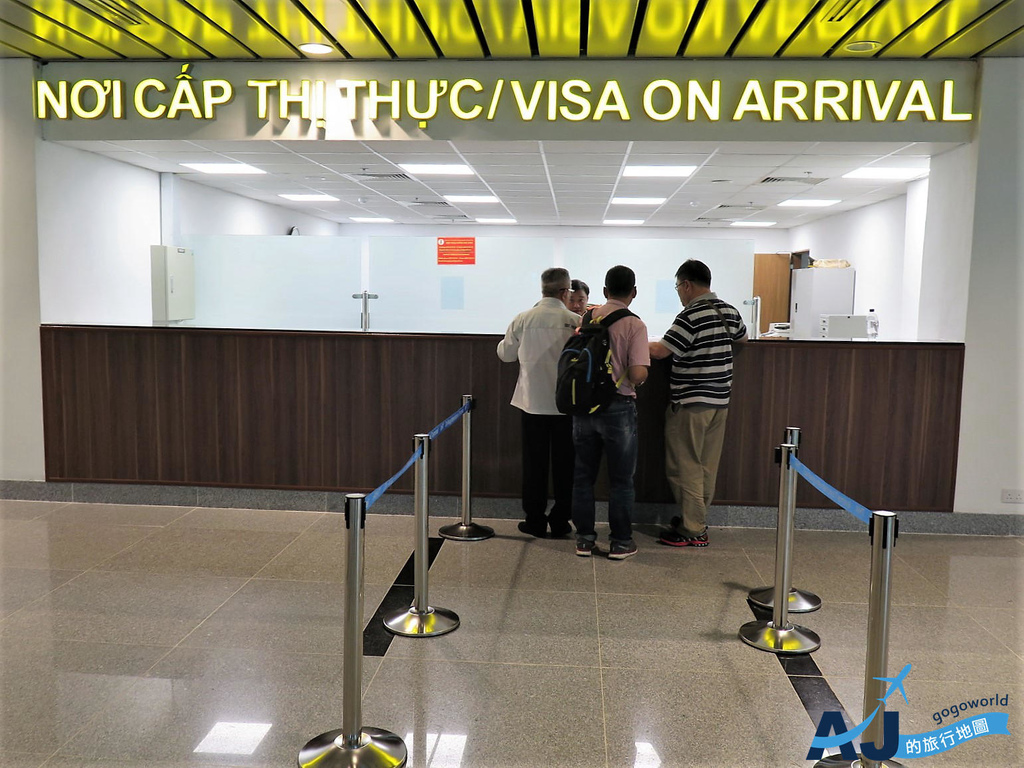 落地簽證櫃檯（visa on arrival/landing counter）